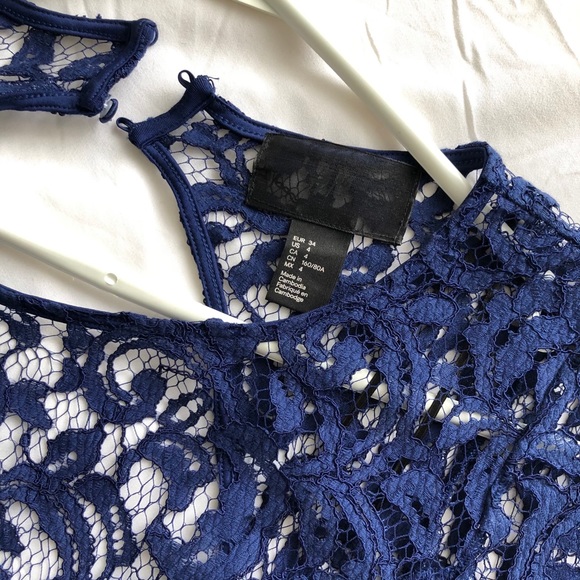 Sweetheart Lace Dress - Picture 2 of 5